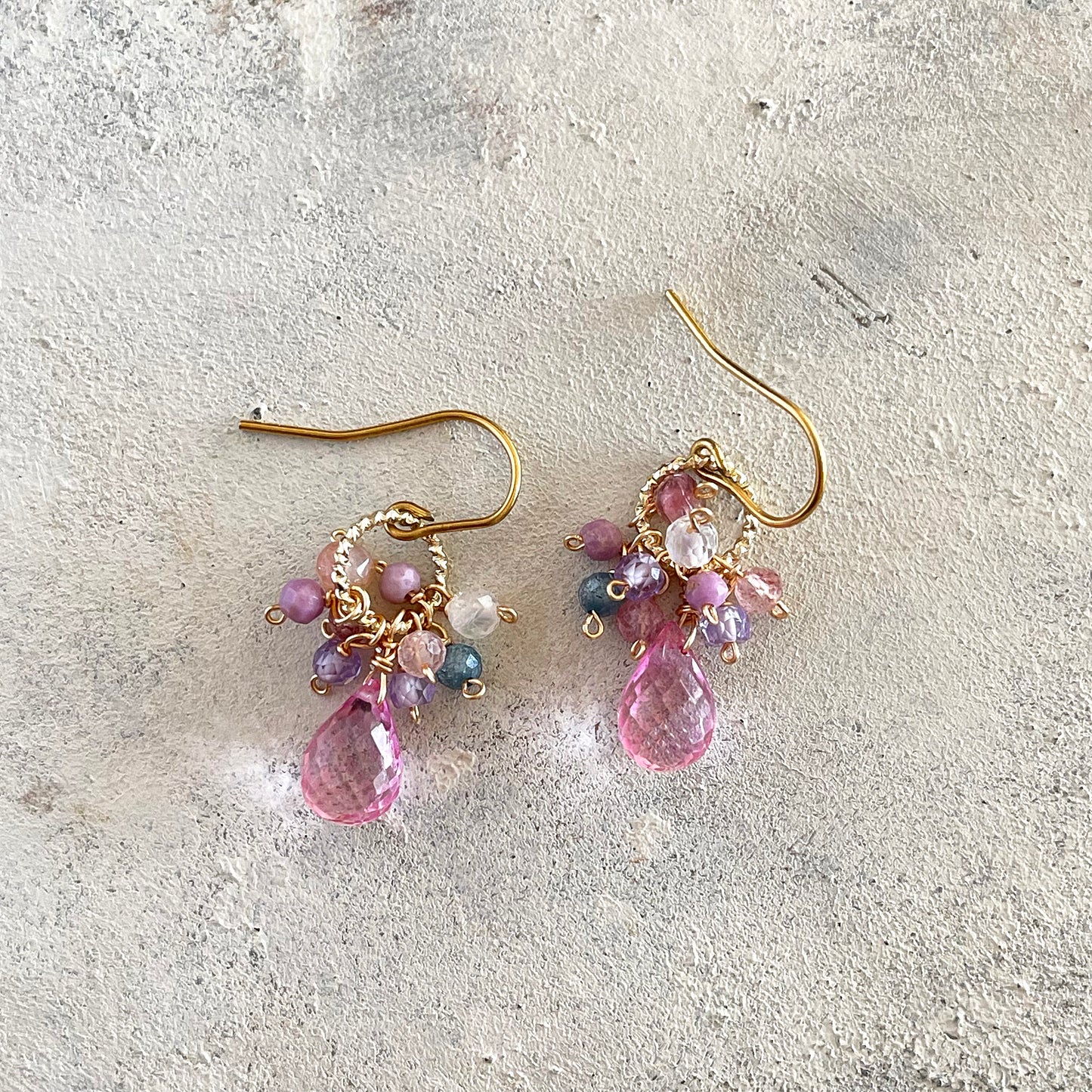 Radiant Bloom：Pink Topaz Glint Earrings
