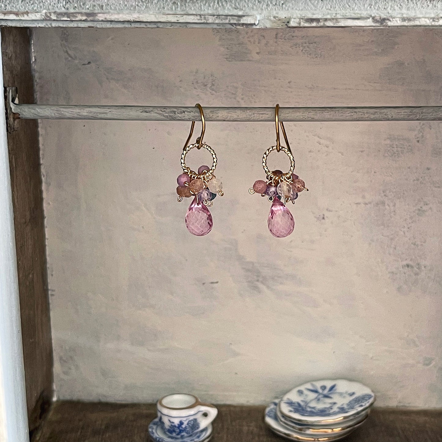 Radiant Bloom：Pink Topaz Glint Earrings