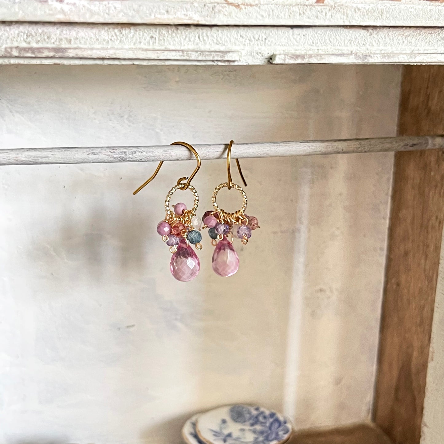 Radiant Bloom：Pink Topaz Glint Earrings