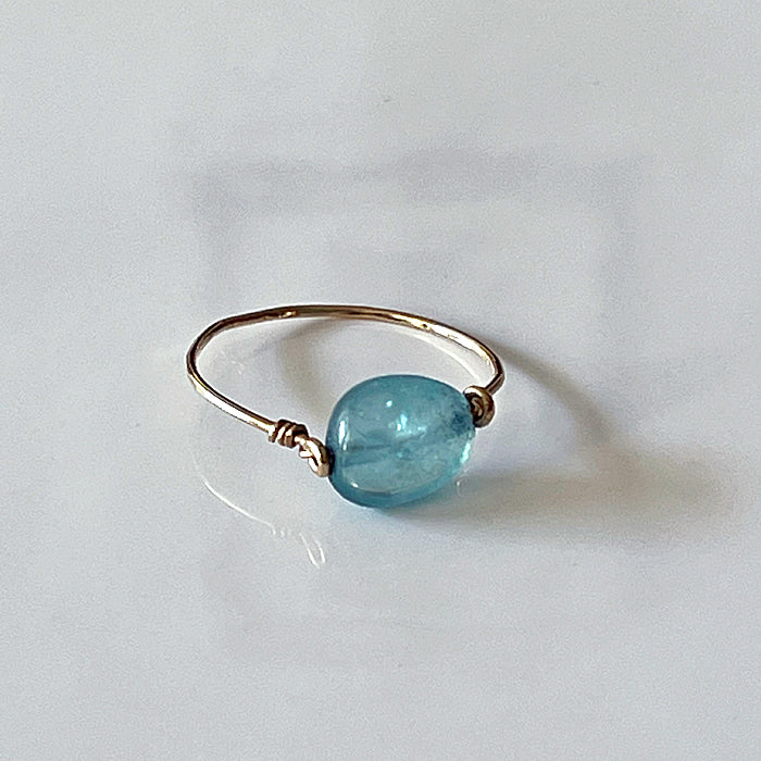 Smooth Sea Blue Apatite Wire Ring - 14KGF