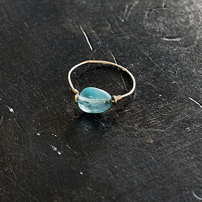 Smooth Sea Blue Apatite Wire Ring - 14KGF